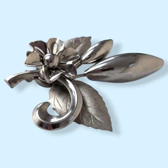 (2/$20) Vintage Silver Tone Floral Brooch - Picture 3 of 6